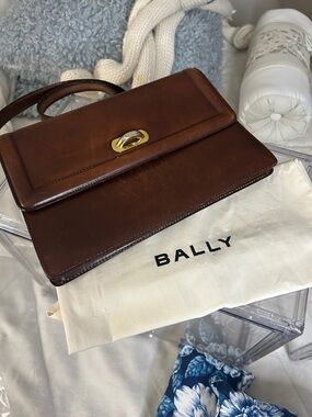 Bally Chestnut Brown Leather Crossbody Bag with Gold Hardware 7”x 10” EUC
